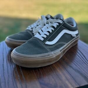 Vans Old Skool Green Suede Sneakers w/ Gum Sole – Men’s Size 8